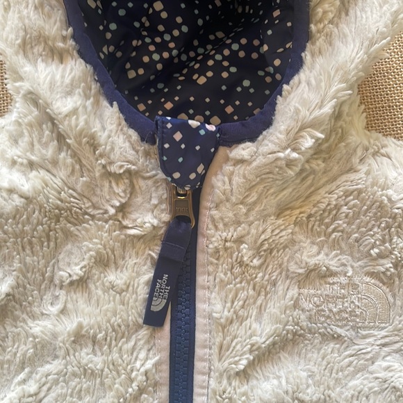 EUC North Face Mossbud swirl hooded jacket reversible navy to cream fur - Picture 9 of 15